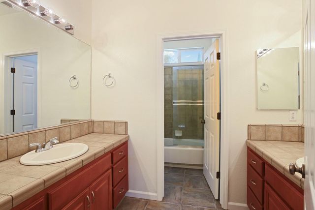 4305 Lourmarin Ln, Modesto, CA 95356