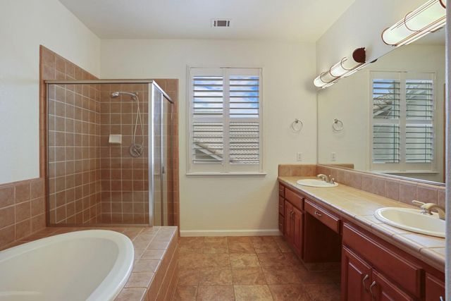 4305 Lourmarin Ln, Modesto, CA 95356