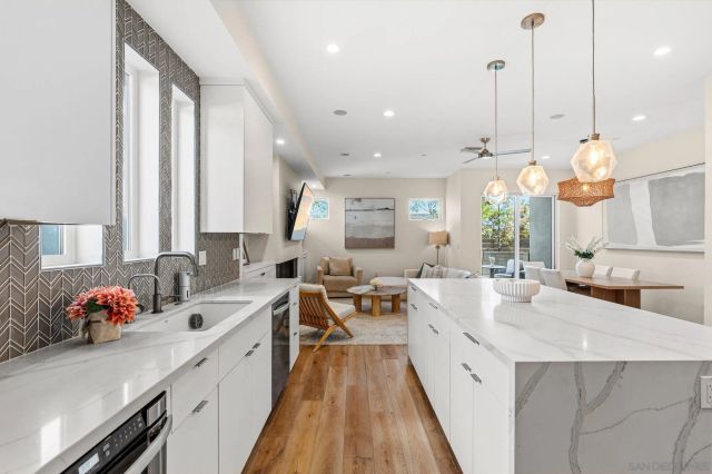 107 Edgeburt, Encinitas, CA 92024