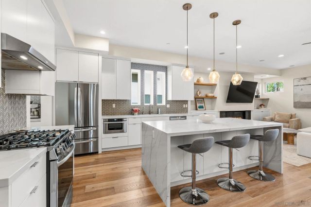 107 Edgeburt, Encinitas, CA 92024