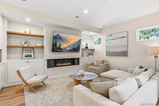 107 Edgeburt, Encinitas, CA 92024