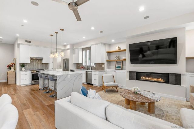 107 Edgeburt, Encinitas, CA 92024