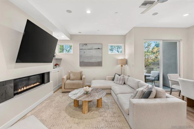 107 Edgeburt, Encinitas, CA 92024