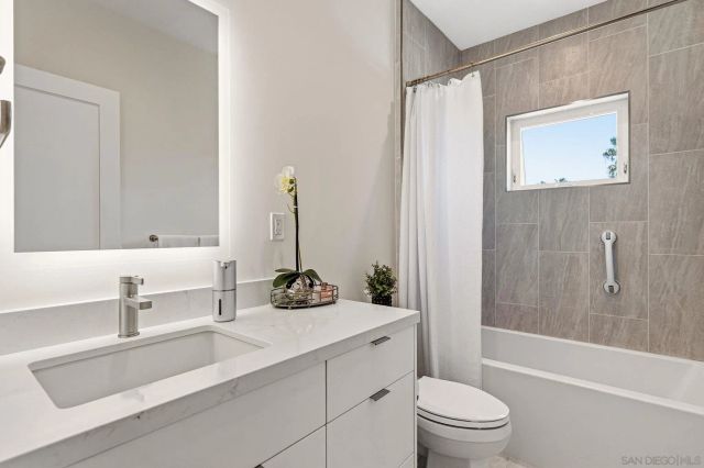 107 Edgeburt, Encinitas, CA 92024