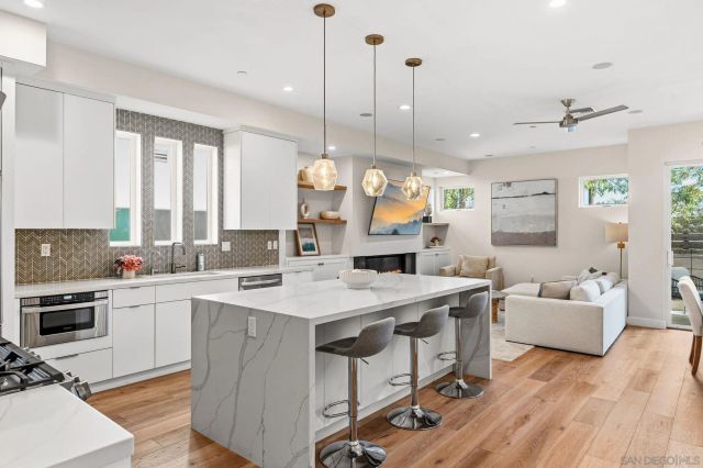 107 Edgeburt, Encinitas, CA 92024