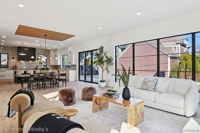 1094 Lincoln Court, Birmingham, MI 48009