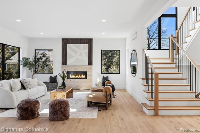 1094 Lincoln Court, Birmingham, MI 48009