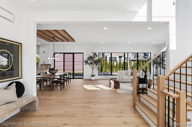 1094 Lincoln Court, Birmingham, MI 48009