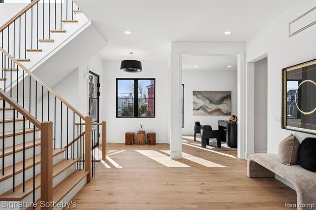 1094 Lincoln Court, Birmingham, MI 48009