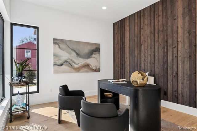 1094 Lincoln Court, Birmingham, MI 48009