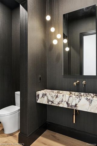 1094 Lincoln Court, Birmingham, MI 48009