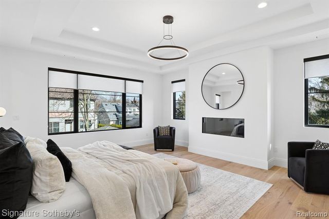 1094 Lincoln Court, Birmingham, MI 48009