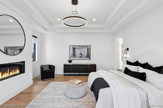 1094 Lincoln Court, Birmingham, MI 48009