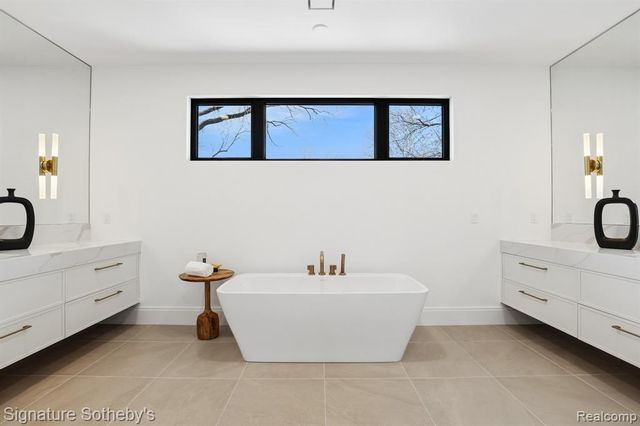 1094 Lincoln Court, Birmingham, MI 48009