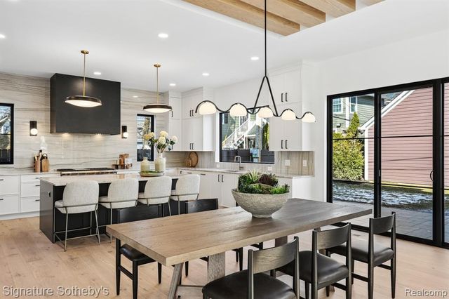 1094 Lincoln Court, Birmingham, MI 48009