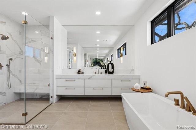 1094 Lincoln Court, Birmingham, MI 48009