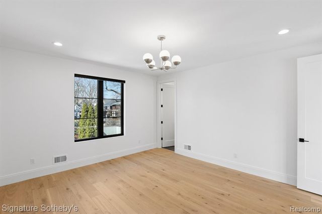 1094 Lincoln Court, Birmingham, MI 48009