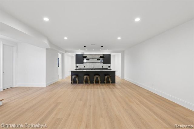 1094 Lincoln Court, Birmingham, MI 48009