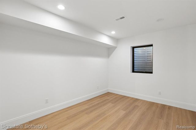 1094 Lincoln Court, Birmingham, MI 48009