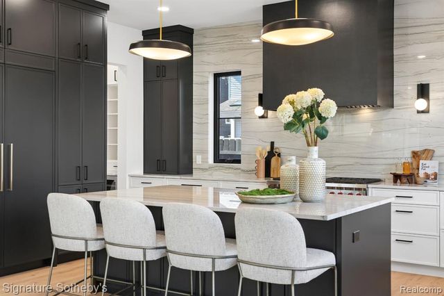 1094 Lincoln Court, Birmingham, MI 48009