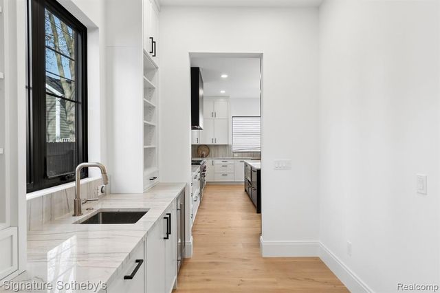 1094 Lincoln Court, Birmingham, MI 48009