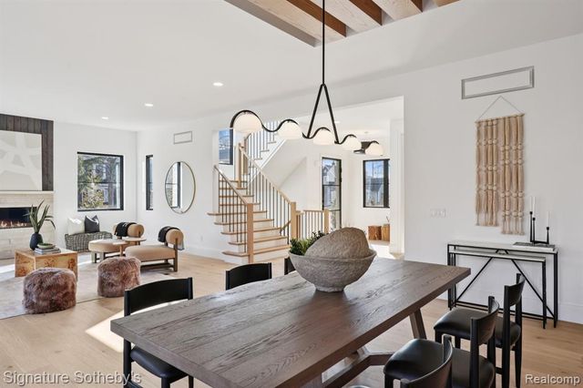 1094 Lincoln Court, Birmingham, MI 48009