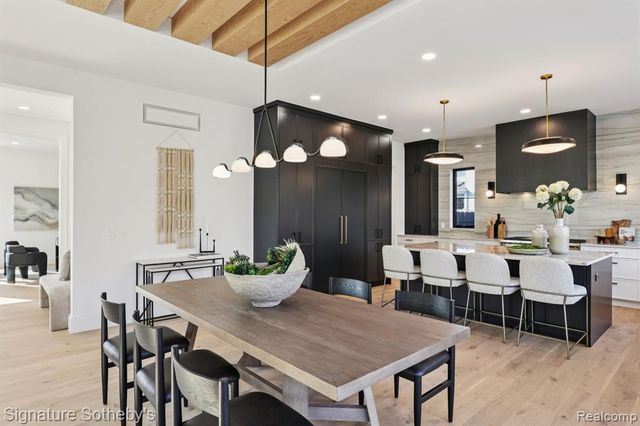 1094 Lincoln Court, Birmingham, MI 48009