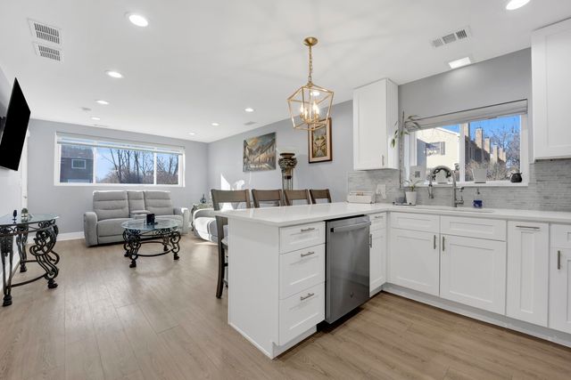 27W180 Cooley Avenue 1, Winfield, IL 60190