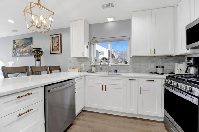 27W180 Cooley Avenue 1, Winfield, IL 60190