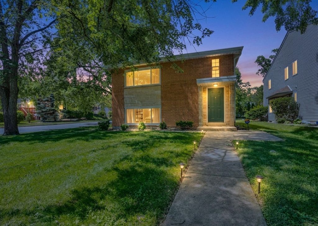 27W180 Cooley Avenue 1, Winfield, IL 60190