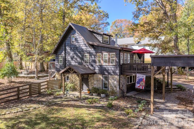 597 Tomahawk Avenue, Black Mountain, NC 28711