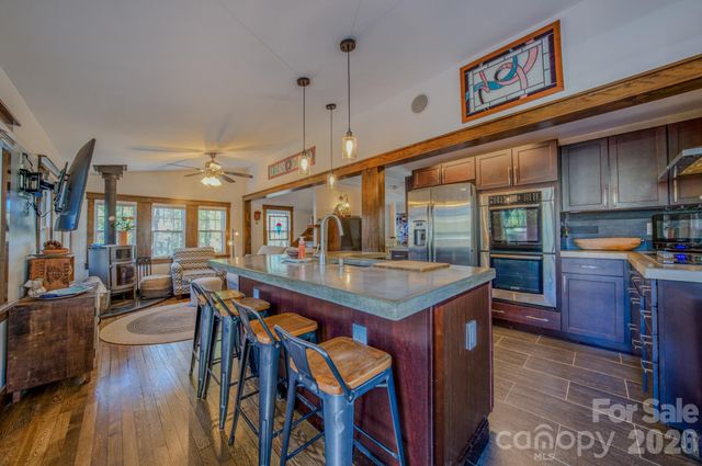 597 Tomahawk Avenue, Black Mountain, NC 28711