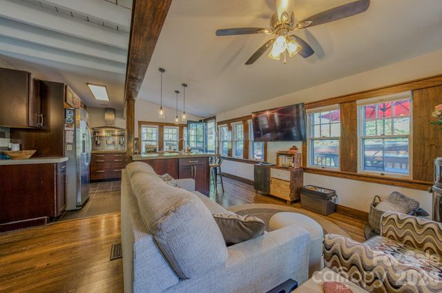 597 Tomahawk Avenue, Black Mountain, NC 28711