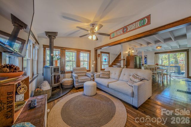 597 Tomahawk Avenue, Black Mountain, NC 28711