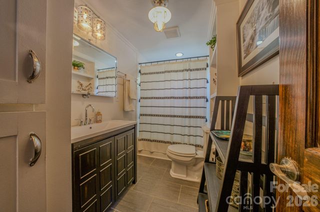 597 Tomahawk Avenue, Black Mountain, NC 28711