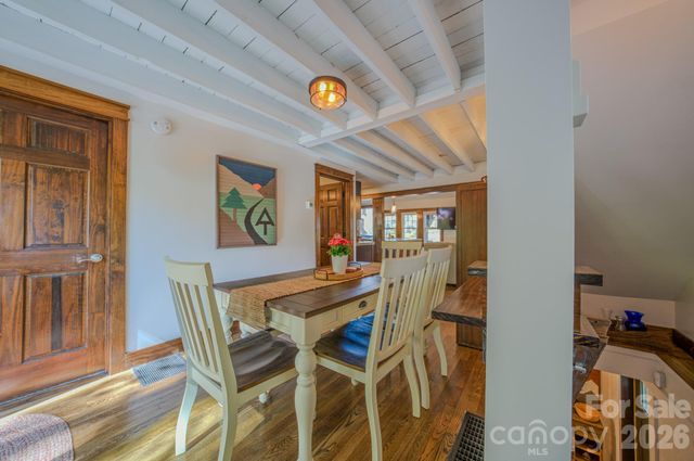 597 Tomahawk Avenue, Black Mountain, NC 28711