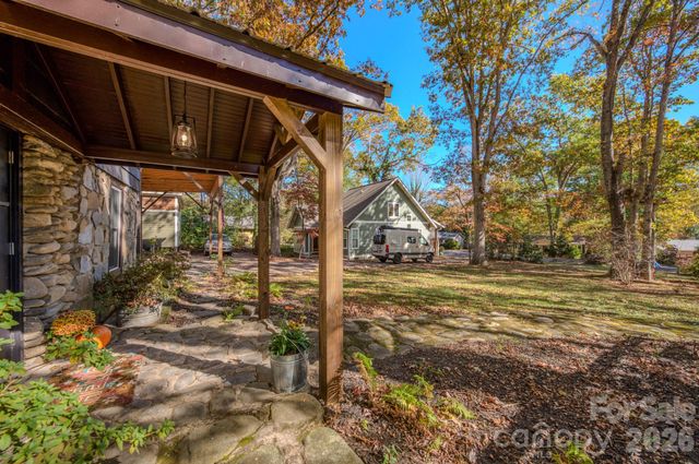 597 Tomahawk Avenue, Black Mountain, NC 28711