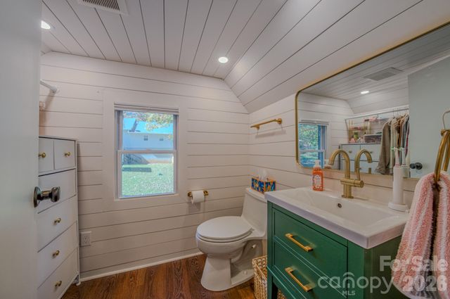 597 Tomahawk Avenue, Black Mountain, NC 28711
