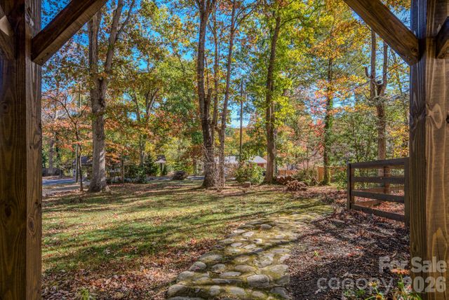 597 Tomahawk Avenue, Black Mountain, NC 28711