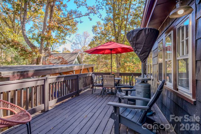 597 Tomahawk Avenue, Black Mountain, NC 28711