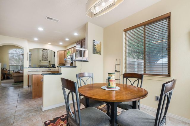 4848 Petra Pointe Circle NW, Albuquerque, NM 87120
