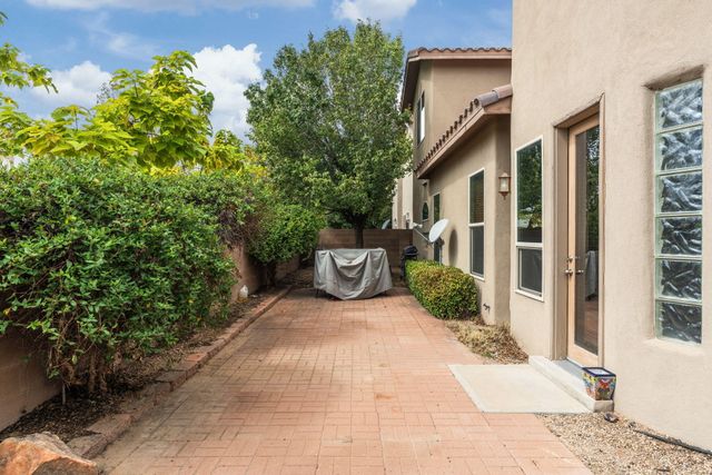 4848 Petra Pointe Circle NW, Albuquerque, NM 87120