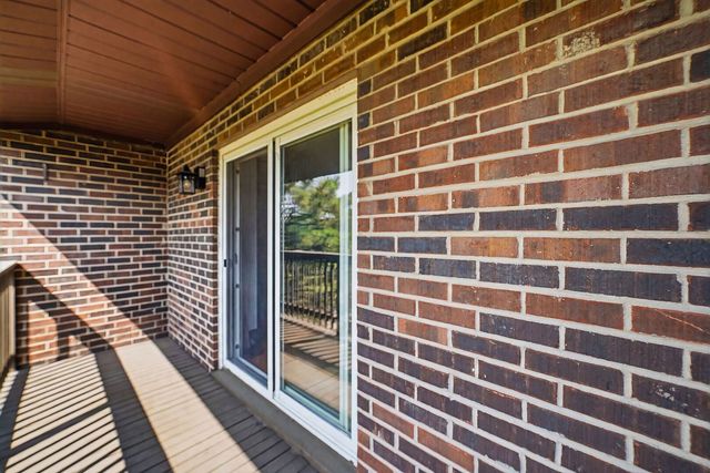 650 Perrie Drive 303, Elk Grove Village, IL 60007