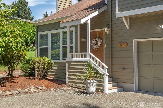 1524 Marine Drive, Bremerton, WA 98312