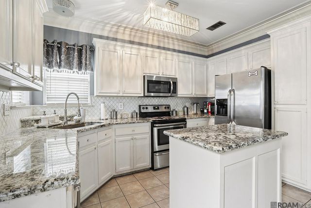 17197 Chenier Dr, Prairieville, LA 70769