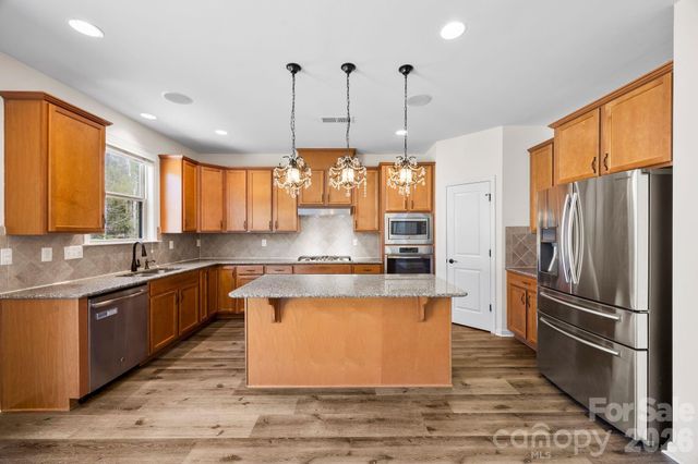 7140 Streamhaven Drive, Harrisburg, NC 28075