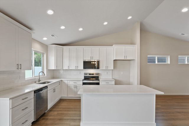 609 S Manifold Ln, Spokane Valley, WA 99016