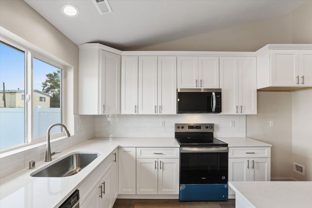609 S Manifold Ln, Spokane Valley, WA 99016