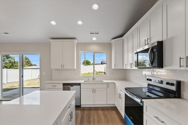 609 S Manifold Ln, Spokane Valley, WA 99016