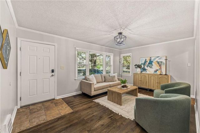 6739 Roe Avenue, Prairie Village, KS 66208